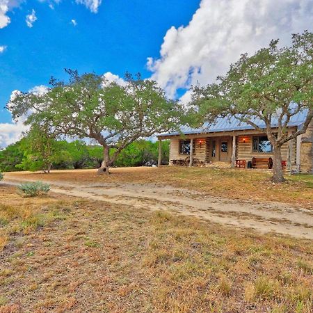 Log Cabin At Old Glory Ranch Wimberley Eksteriør bilde