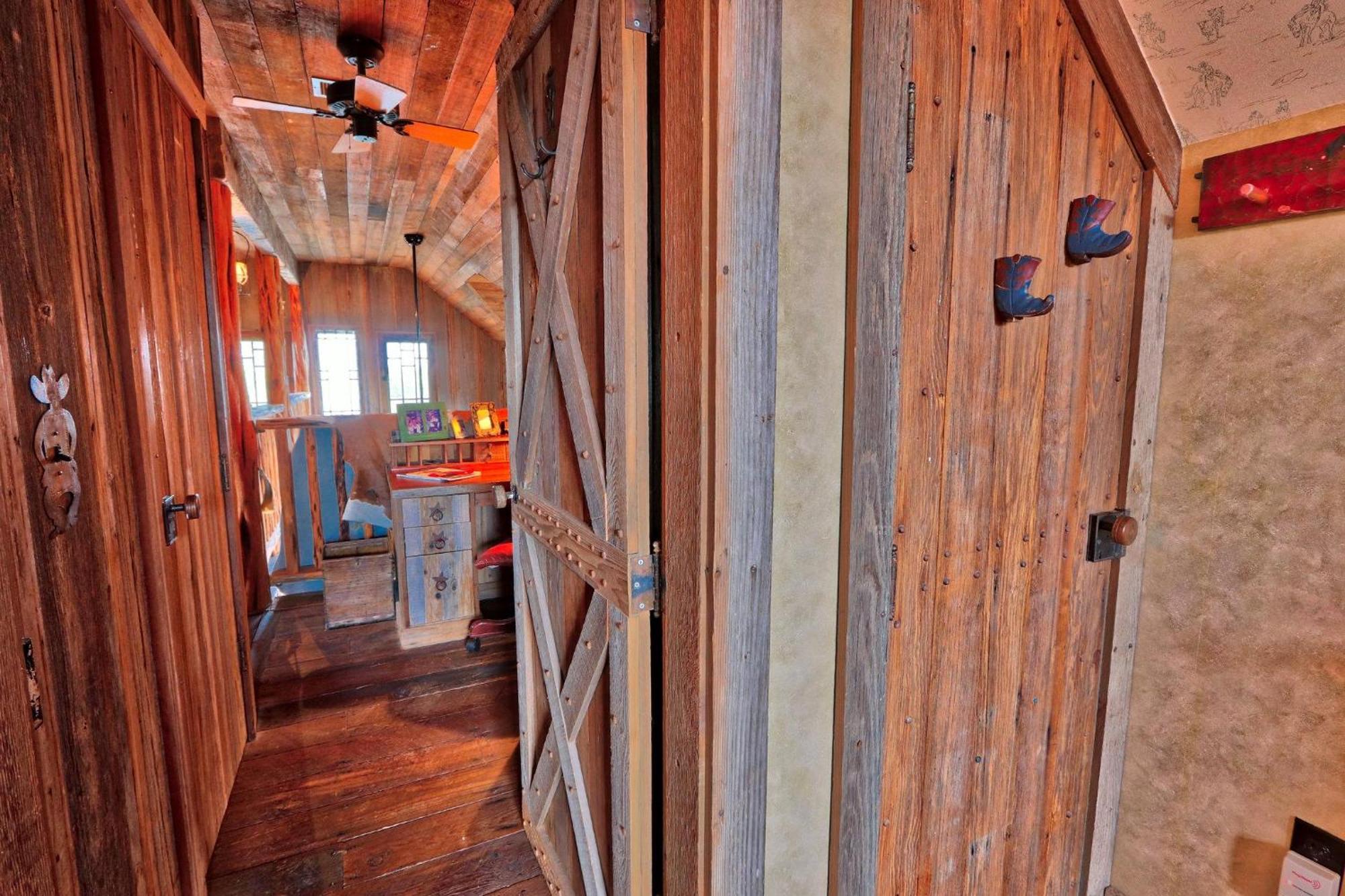 Log Cabin At Old Glory Ranch Wimberley Eksteriør bilde