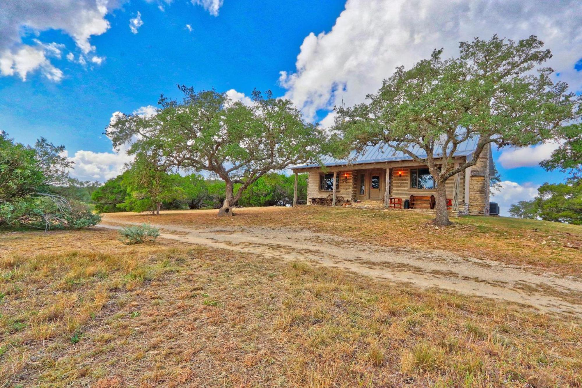 Log Cabin At Old Glory Ranch Wimberley Eksteriør bilde